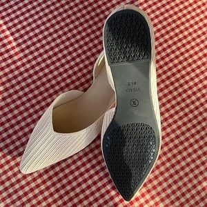 NWT Vivaia Pointed Toe Flats